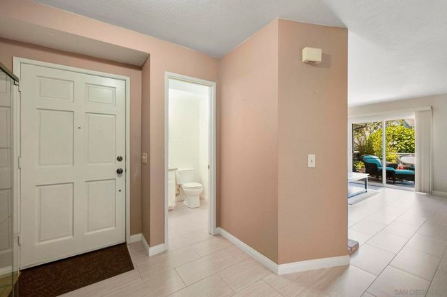 677 Summer View Cir, Townhouse with 2 bedrooms, 3 bathrooms and 2 parking in Encinitas CA | Image 12