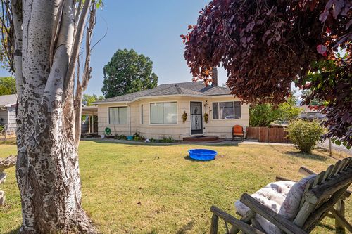 431 N 5th St, Central Point, OR, 97502-2311 | Card Image