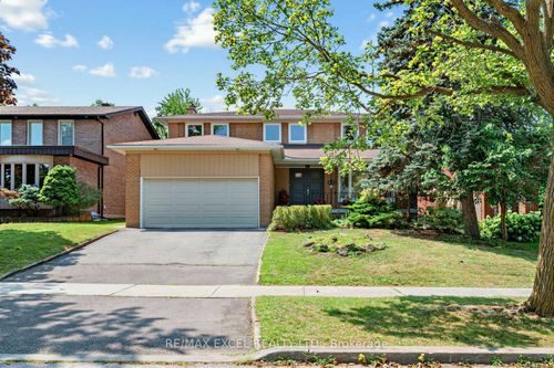28 Robinter Dr, North York, ON, M2M3R2 | Card Image
