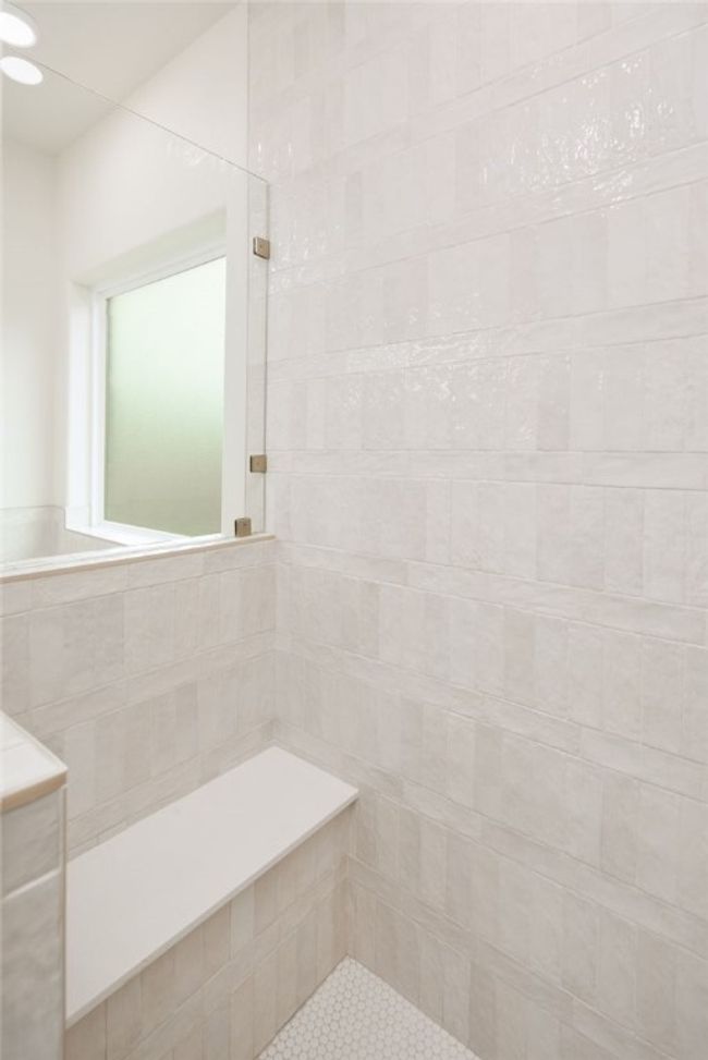 Bathroom with tiled shower | Image 19