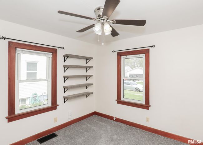 110 18 Th Ave, House other with 3 bedrooms, 1 bathrooms and null parking in Moline IL | Image 17