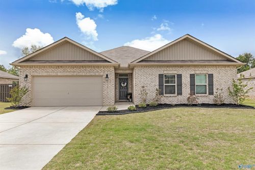 108 Cave Springs Cir, Owens Cross Roads, AL, 35763-4200 | Card Image