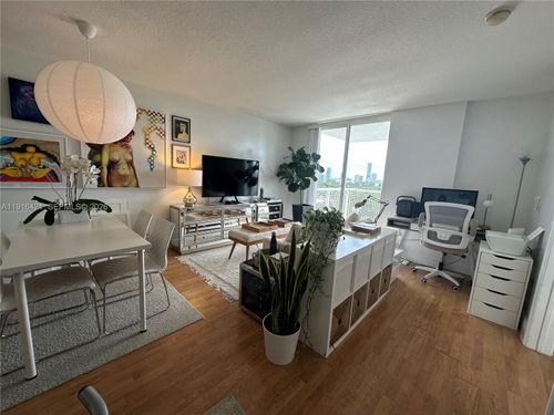 apt-1010-900 Sw 8th St, Miami, FL, 33130-3754 | Card Image