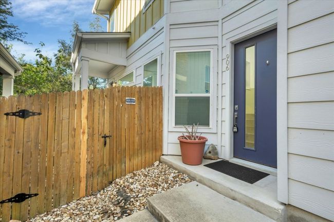 Exterior entry. | Image 27