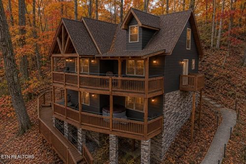 1218 N Baden Dr, Gatlinburg, TN, 37738-3802 | Card Image