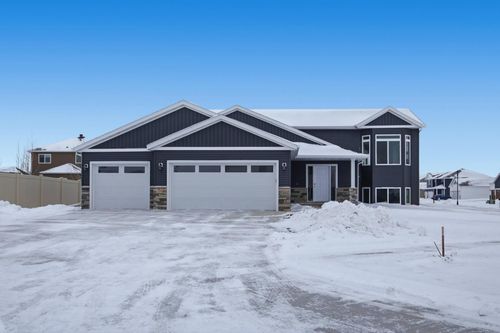 7494 Eagle Pointe Dr S, Fargo, ND, 58104-7719 | Card Image