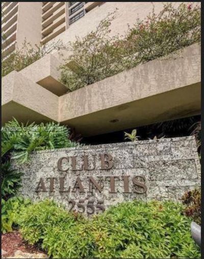 2300 - 2555 Collins Ave, Condo with 1 bedrooms, 1 bathrooms and null parking in Miami Beach FL | Image 2