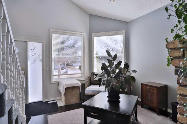 637 Woodbine Boulevard Sw, Home with 4 bedrooms, 3 bathrooms and 5 parking in Calgary AB | Image 7