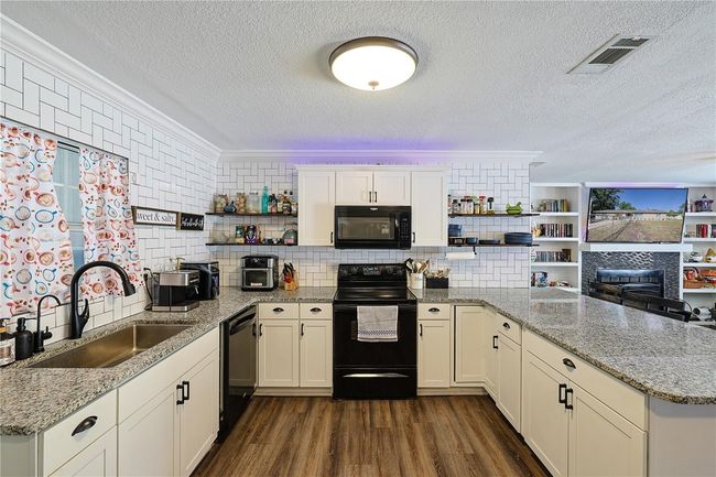 2808 Ne 24 Th Ct, House other with 3 bedrooms, 2 bathrooms and null parking in Ocala FL | Image 7