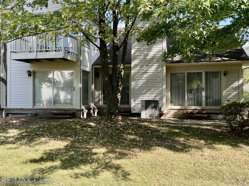 7663 Danbury Cir, West Bloomfield, MI, 48322-3569 | Card Image