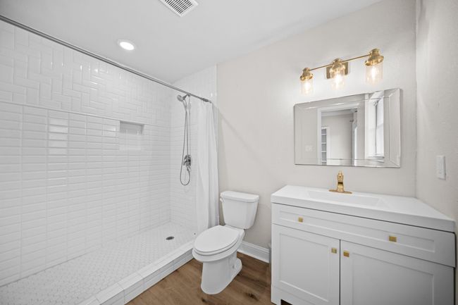 Full bathroom in the game room | Image 17