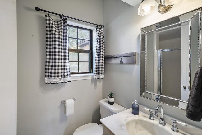 downstairs bathroom | Image 37