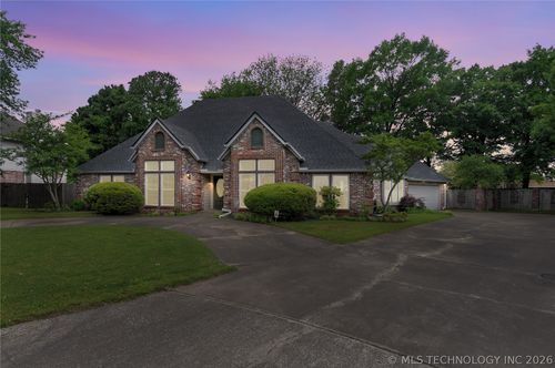 8704 Delaware Pl, Tulsa, OK, 74137-2527 | Card Image