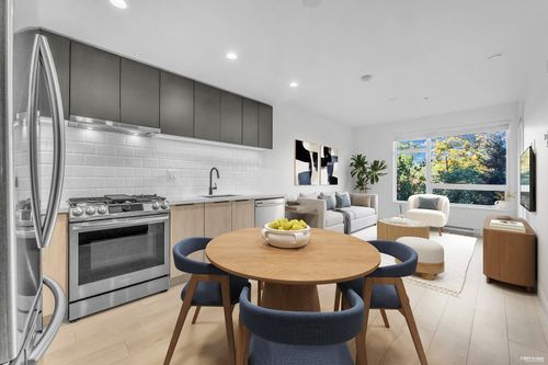 203-3038 St George St, Port Moody, BC, V3H0L3 | Card Image