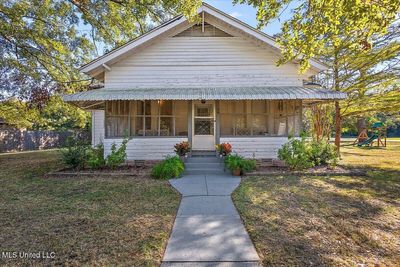 Front of home | Image 1