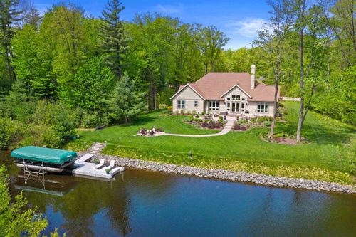 1243 Bridgeview Dr, Wisconsin Rapids, WI, 54494-8040 | Card Image