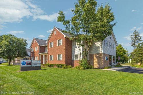 110 S Washington St, Oxford, MI, 48371-4975 | Card Image