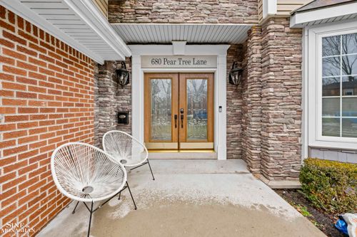 680 Pear Tree Ln, Grosse Pointe Woods, MI, 48236-2723 | Card Image