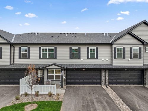 5295 Long Pointe Pass, Woodbury, MN, 55129-6304 | Card Image