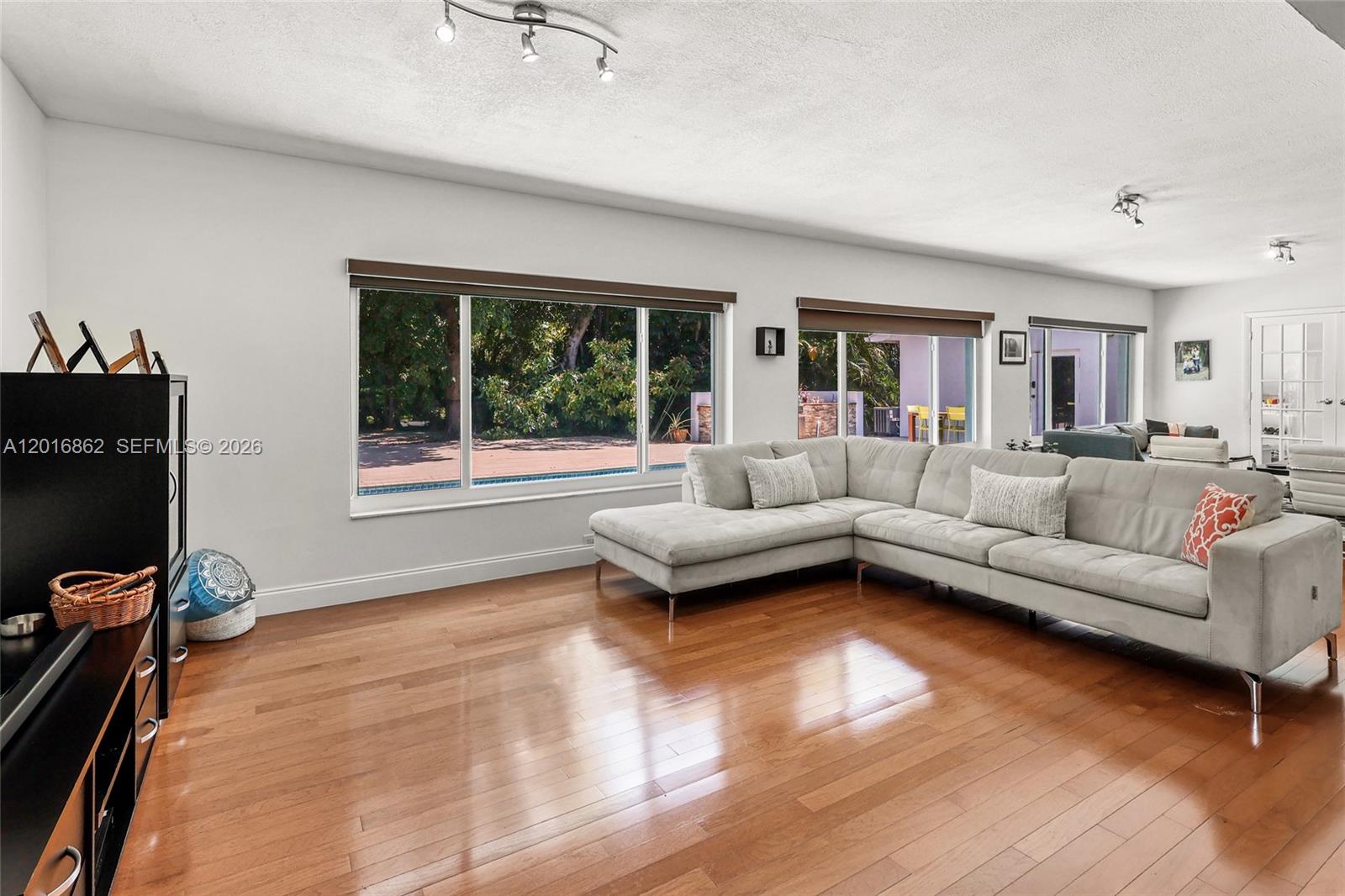 Residential in Pinecrest 2