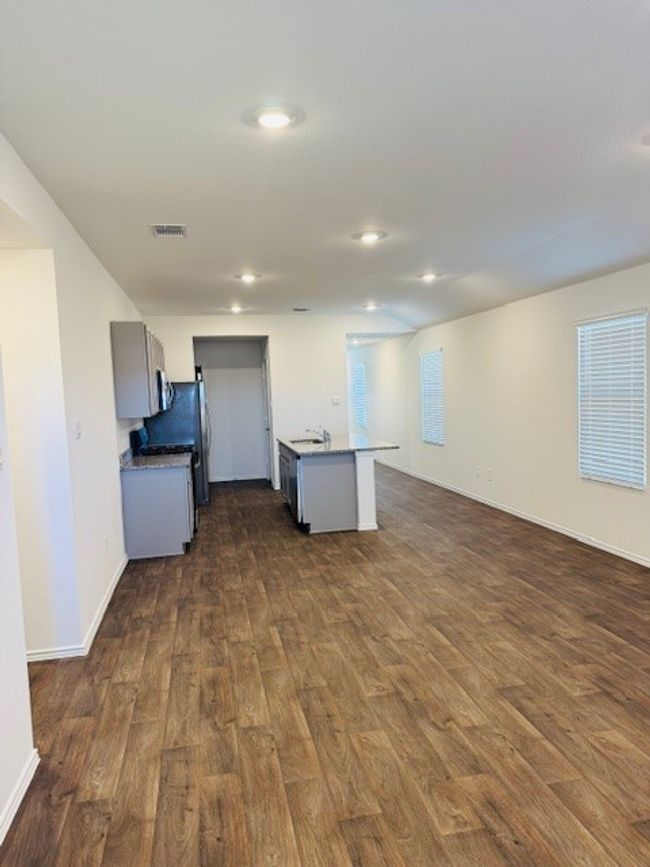 409 Sandringham Loop, House other with 3 bedrooms, 2 bathrooms and 2 parking in Uhland TX | Image 5