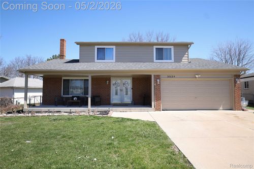 38684 Pinebrook Dr, Sterling Heights, MI, 48310-2911 | Card Image
