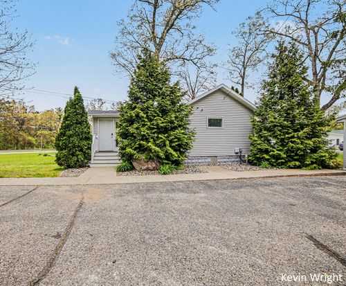 5948 Holton Rd, Twin Lake, MI, 49457-9367 | Card Image