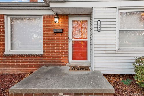 21228 Newcastle Rd, Harper Woods, MI, 48225-2313 | Card Image