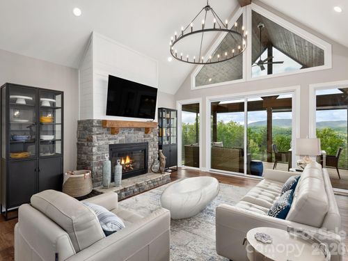 636 Crystal Heights Dr, Hendersonville, NC, 28739-0148 | Card Image