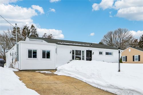 16 Morris St, West Warwick, RI, 02893-5208 | Card Image