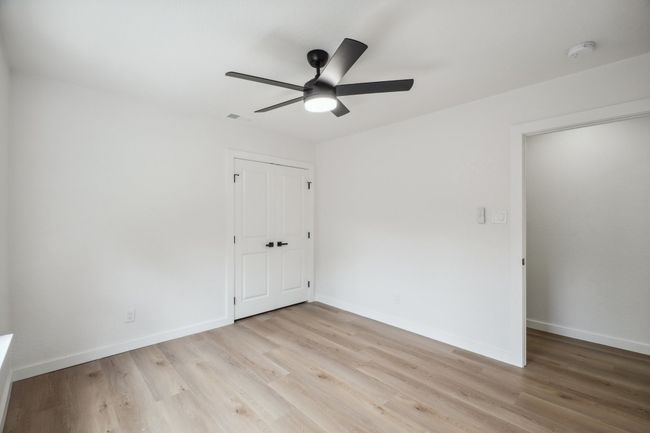 Unfurnished bedroom with light wood-style floors, baseboards, a closet, and a ceiling fan | Image 25