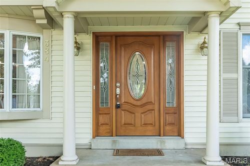 384 Greentrails Dr S, Chesterfield, MO, 63017-2982 | Card Image