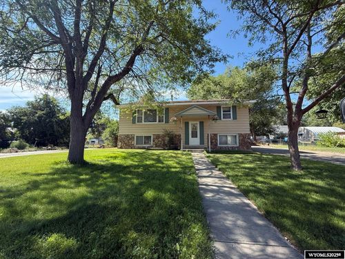 655 Amoretti St, Lander, WY, 82520-2721 | Card Image