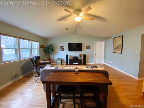 2045 Birch St, Hartland, MI, 48353-3401 | Card Image