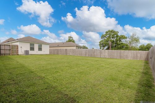 324 S Iberville Ave, Gonzales, LA, 70737 | Card Image
