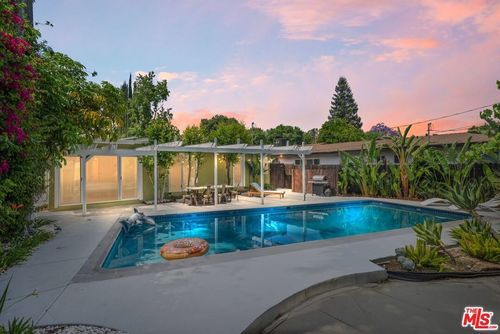 22621 Dolorosa St, Woodland Hills, CA, 91367-6837 | Card Image