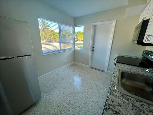 2207 - 2209 Ne 15th Ave, Home with 1 bedrooms, 1 bathrooms and null parking in Wilton Manors FL | Image 9