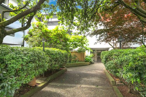 301-809 W 16th St, North Vancouver, BC, V7P1R2 | Card Image