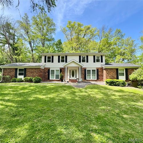 135 Greentrails Dr S, Chesterfield, MO, 63017-2913 | Card Image