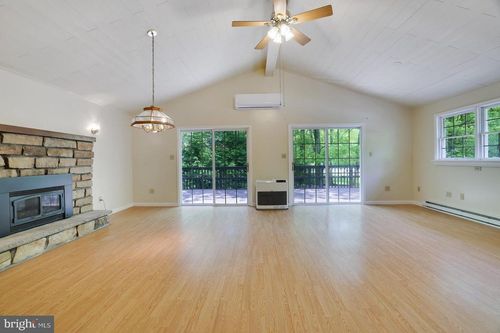 289 Towamensing Trl, Albrightsville, PA, 18210-3200 | Card Image