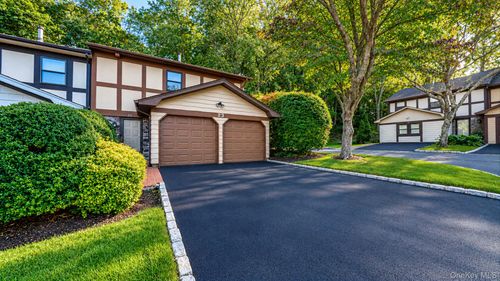 23 Pond Path, Oyster Bay, NY, 11797 | Card Image