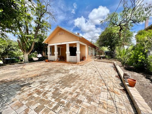 1096 Avenue A, Eagle Pass, TX, 78852-3923 | Card Image