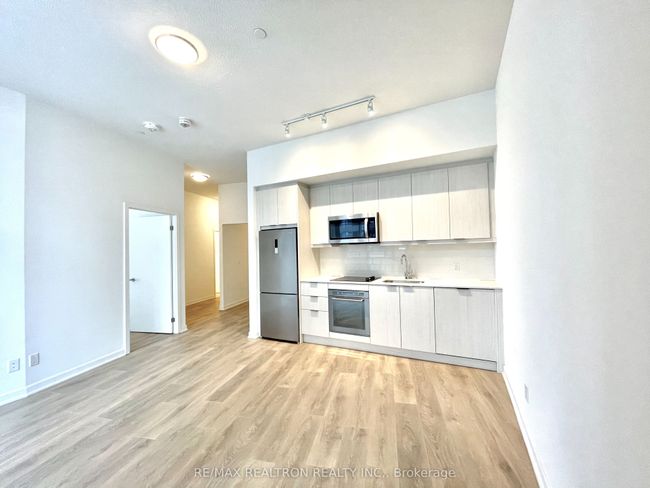 101 - 38 Forest Manor Rd, Condo with 2 bedrooms, 2 bathrooms and null parking in North York ON | Image 4