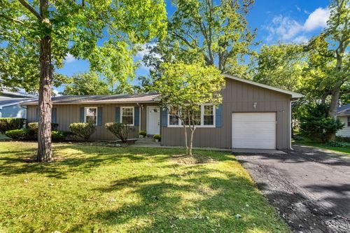 6815 Meadow Dr, Crystal Lake, IL, 60012-3237 | Card Image
