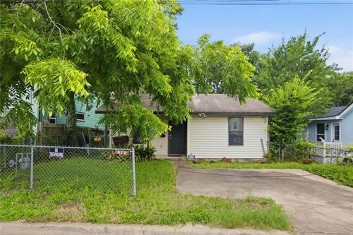 817 Chihuahua St, Lockhart, TX, 78644-3503 | Card Image