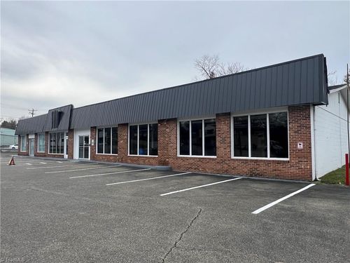 527 W Lebanon St, Mount Airy, NC, 27030-2955 | Card Image