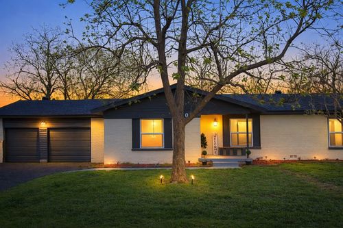 809 Stuckert Dr, Burleson, TX, 76028-6810 | Card Image