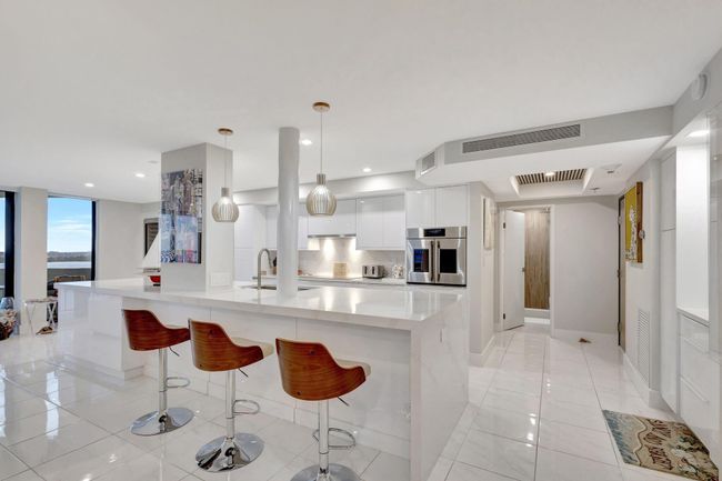 APT-7C - 5460 N Ocean Dr, Condo with 2 bedrooms, 2 bathrooms and null parking in Riviera Beach FL | Image 14