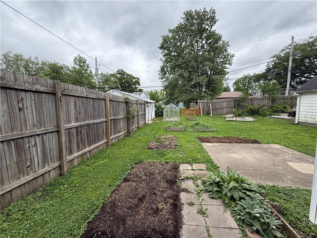706 Douglas St, House other with 2 bedrooms, 1 bathrooms and null parking in Paris IL | Image 13