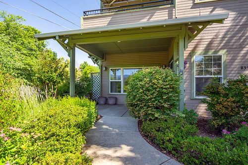 833 Cobblestone Ct, Ashland, OR, 97520-9111 | Card Image